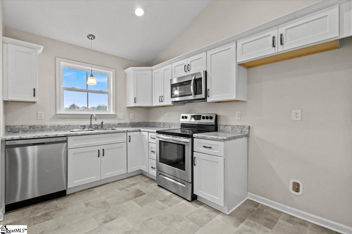 892 Hampton Road Lyman, SC 29365 - Photo 4 of 24