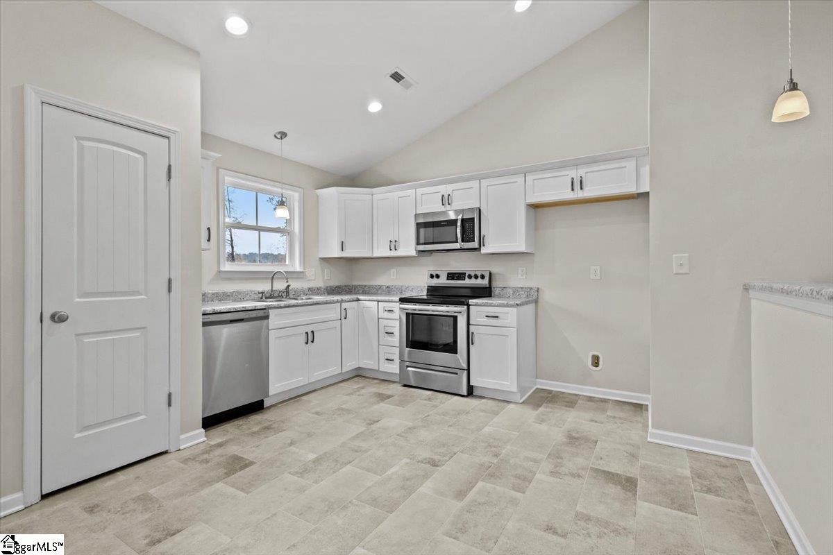 892 Hampton Road Lyman, SC 29365 - Photo 5 of 24