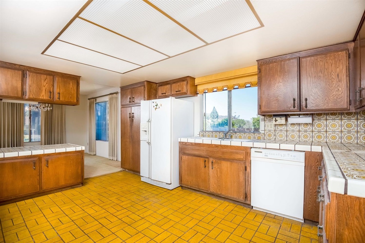 2388 Windmill View Road El Cajon, CA 92020 - Photo 5 of 25