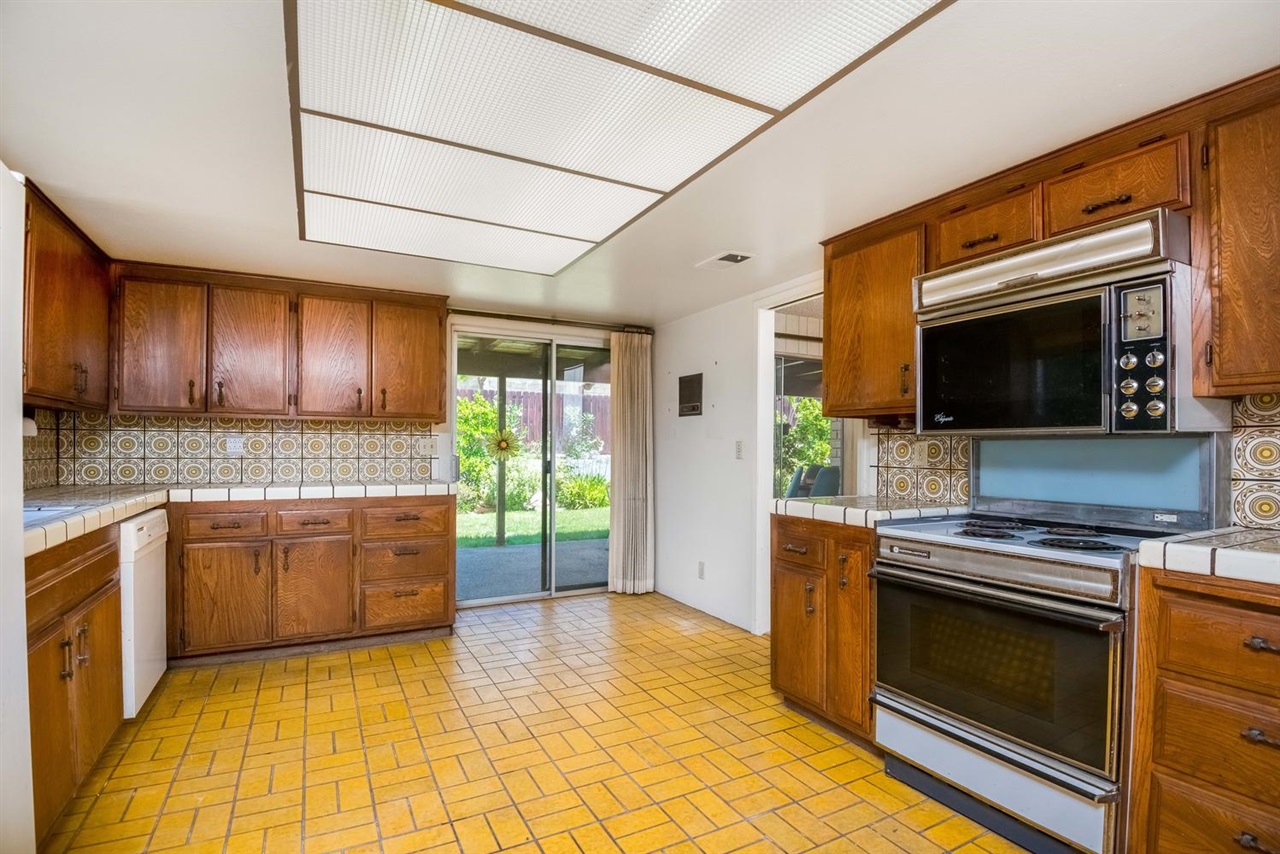 2388 Windmill View Road El Cajon, CA 92020 - Photo 6 of 25
