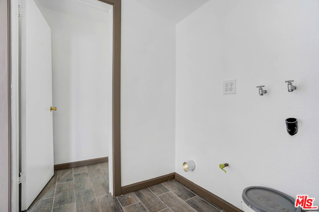 7594 Peters Street Riverside, CA 92504 - Photo 14 of 16 a view of bathroom with small space