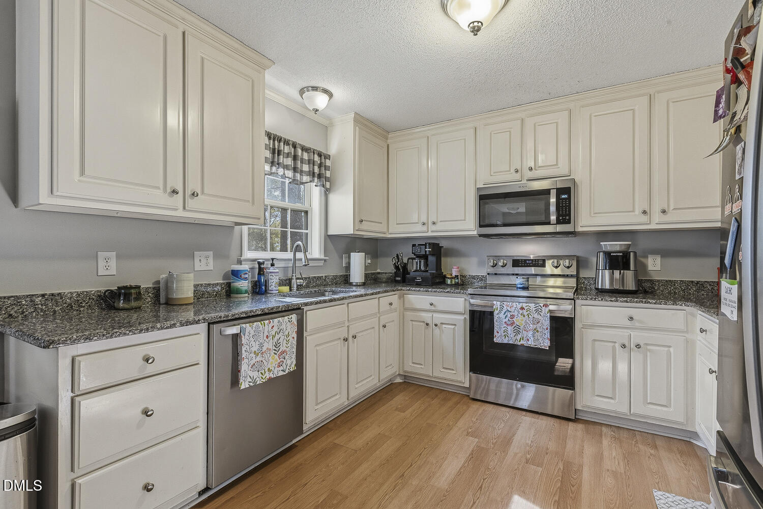 333 Greenleaf Road Angier, NC 27501 - Photo 11 of 42 Kitchen