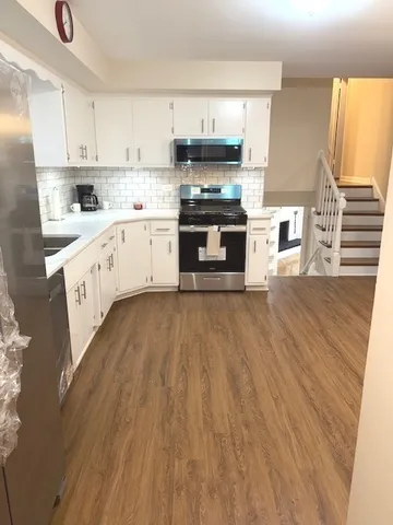 $319,999 | 2918 West 99th Place, Evergreen Park, IL 60805