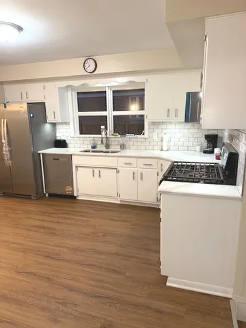 $319,999 | 2918 West 99th Place, Evergreen Park, IL 60805