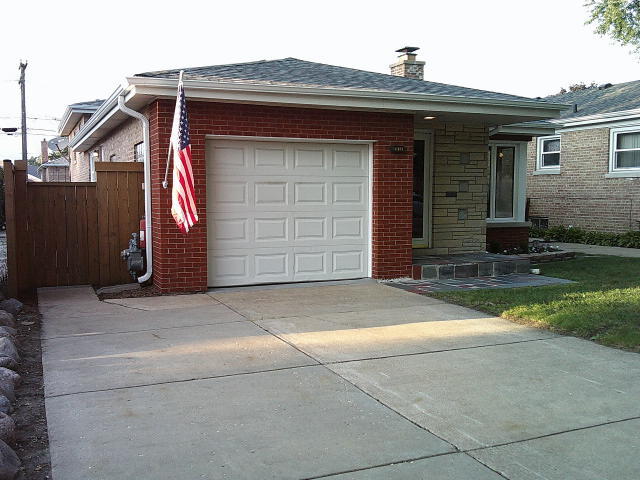 2918 West 99th Place Evergreen Park, IL 60805 - Photo 2 of 47