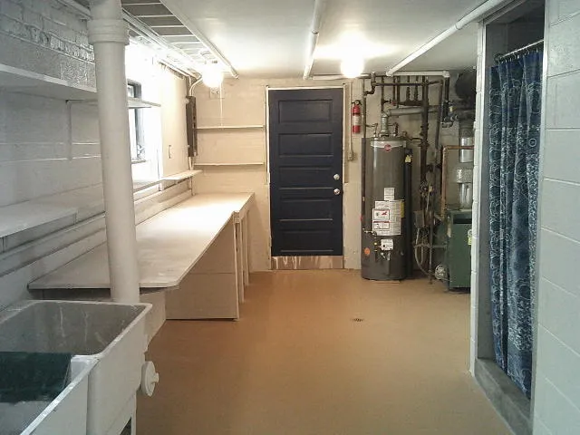 $319,999 | 2918 West 99th Place, Evergreen Park, IL 60805