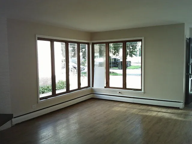 $319,999 | 2918 West 99th Place, Evergreen Park, IL 60805