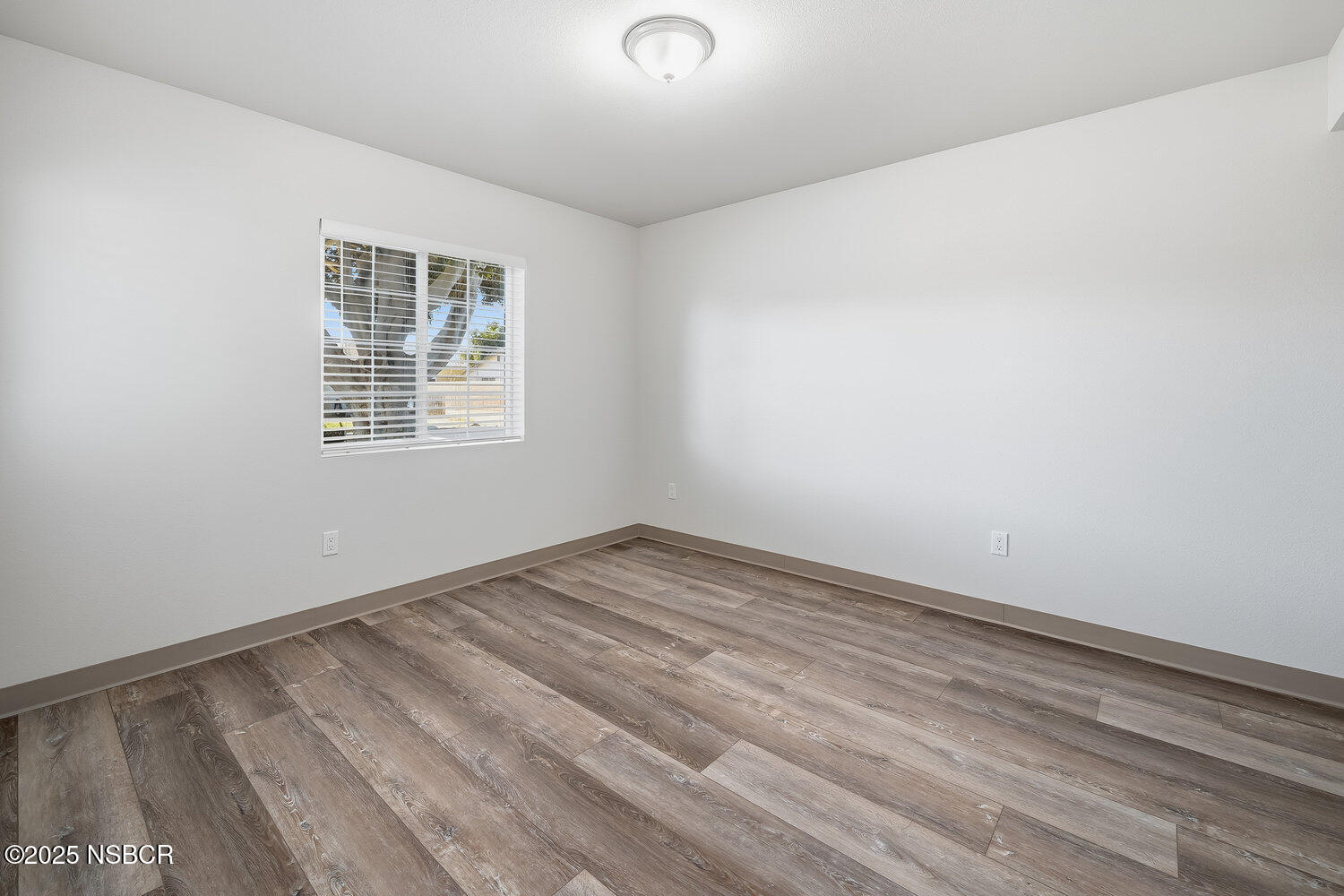 529 South Pine Street Santa Maria, CA 93458 - Photo 39 of 80 an empty room with a window