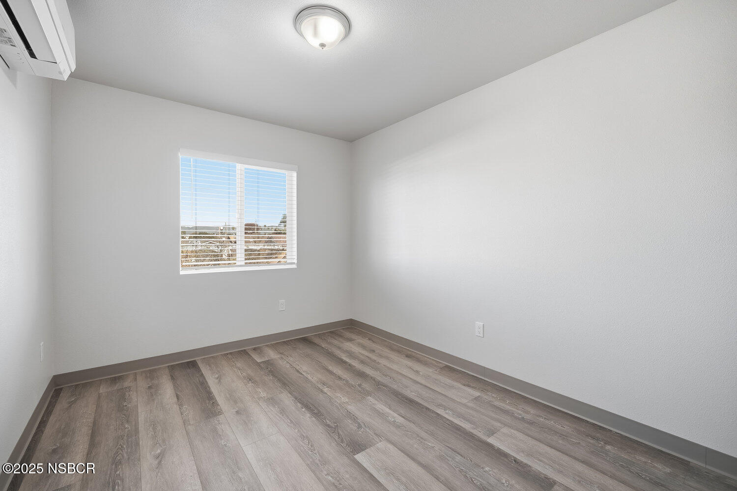 529 South Pine Street Santa Maria, CA 93458 - Photo 43 of 80 an empty room with a bench