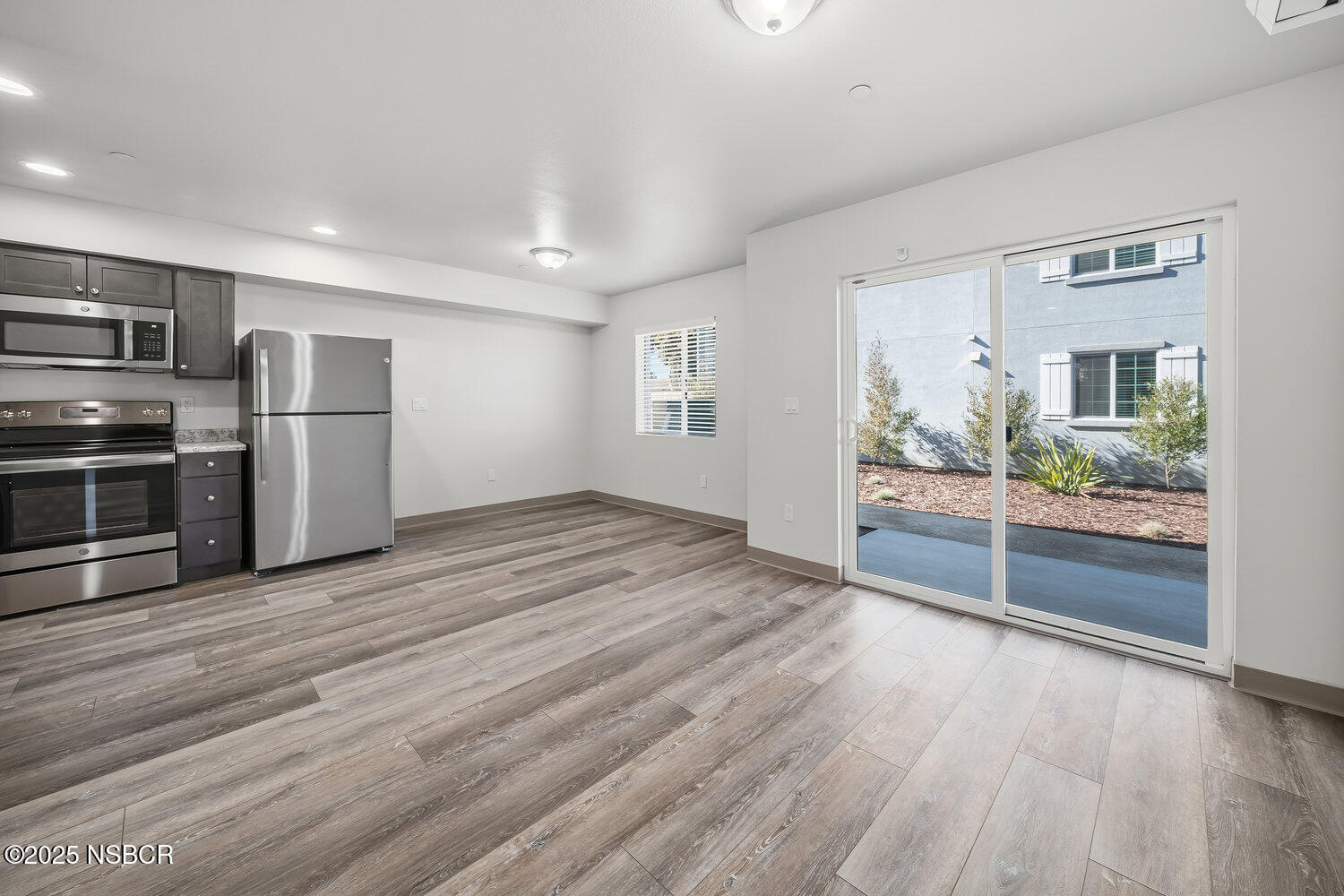 529 South Pine Street Santa Maria, CA 93458 - Photo 6 of 80 005_aspectvisuals_529spine_05_20251216_1