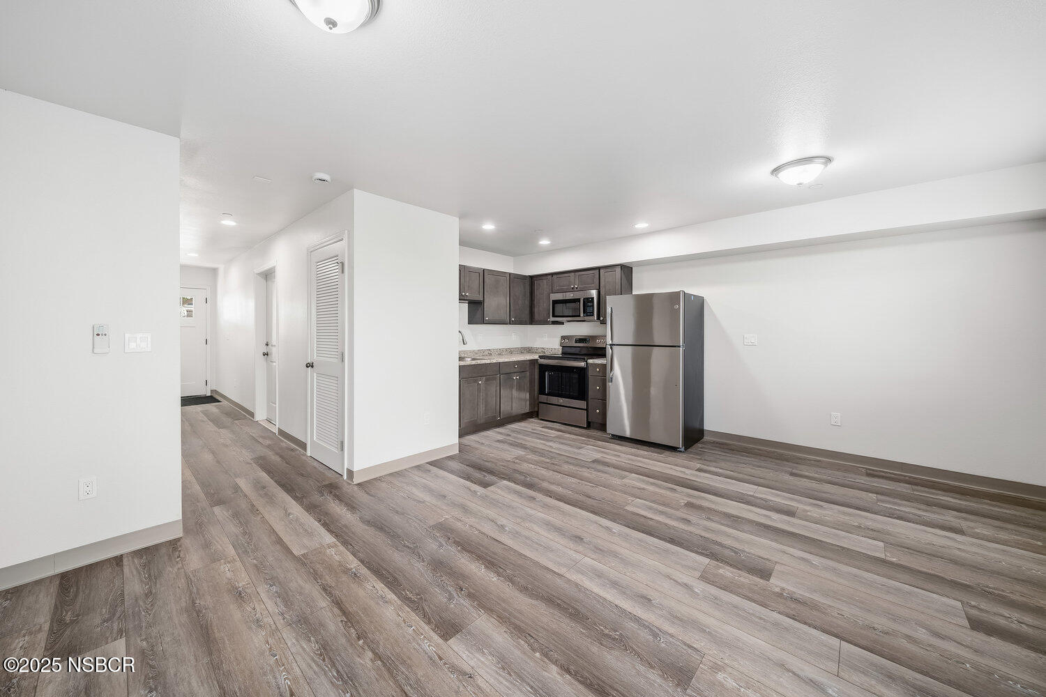 529 South Pine Street Santa Maria, CA 93458 - Photo 7 of 80 006_aspectvisuals_529spine_06_20251212_9