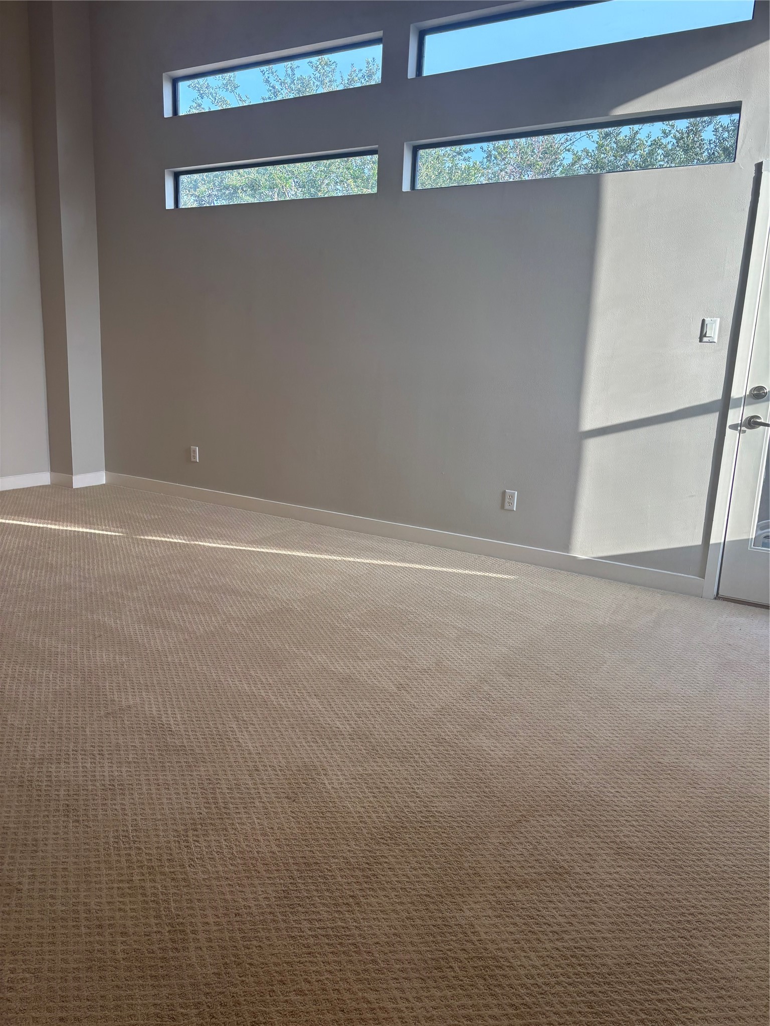 6016 Truro Street Houston, TX 77007 - Photo 13 of 26 Light-filled flex space offering endless possibilities, complete with private balcony access and nearby full bath