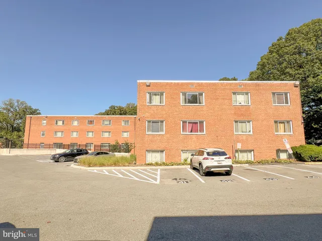 $1,650 | 95 East Wayne Avenue, Unit 200, Silver Spring, MD 20901