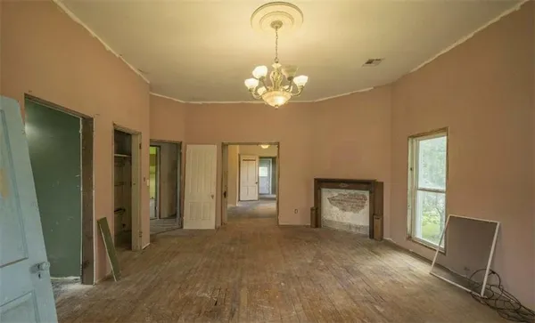 $85,000 | 300 South Delaware Avenue, Columbus, KS 66725