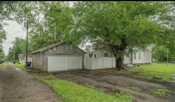 $85,000 | 300 South Delaware Avenue, Columbus, KS 66725