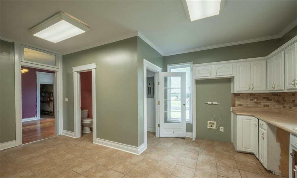 300 South Delaware Avenue Columbus, KS 66725 - Photo 4 of 16