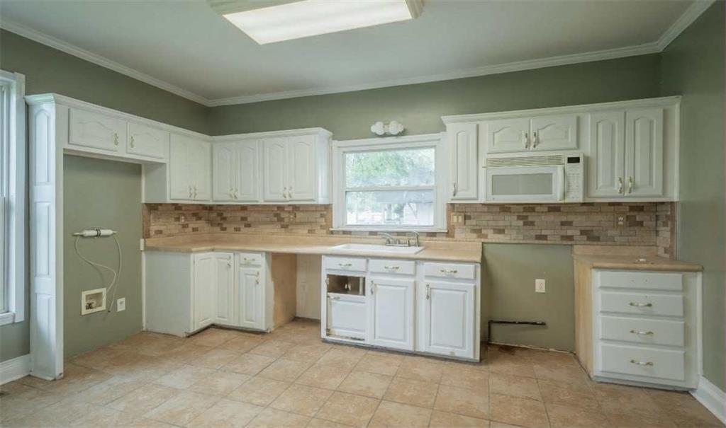 300 South Delaware Avenue Columbus, KS 66725 - Photo 5 of 16