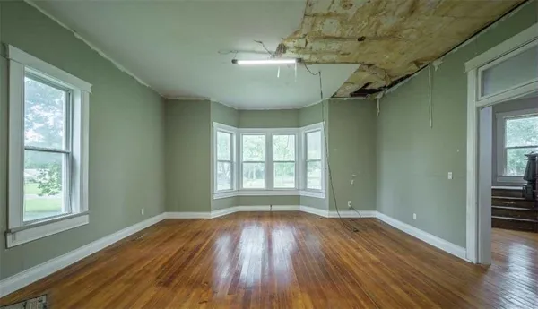 $85,000 | 300 South Delaware Avenue, Columbus, KS 66725