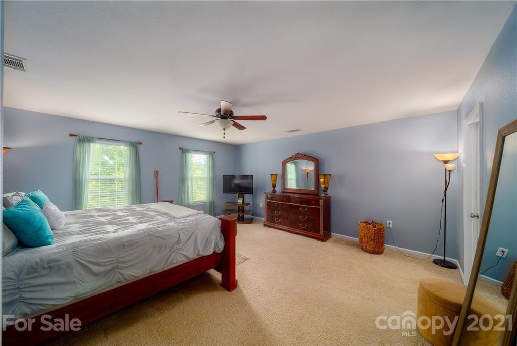 5511 Keener Ridge Road, Unit 70 Charlotte, NC 28216 - Photo 32 of 47 Gallery Image 32