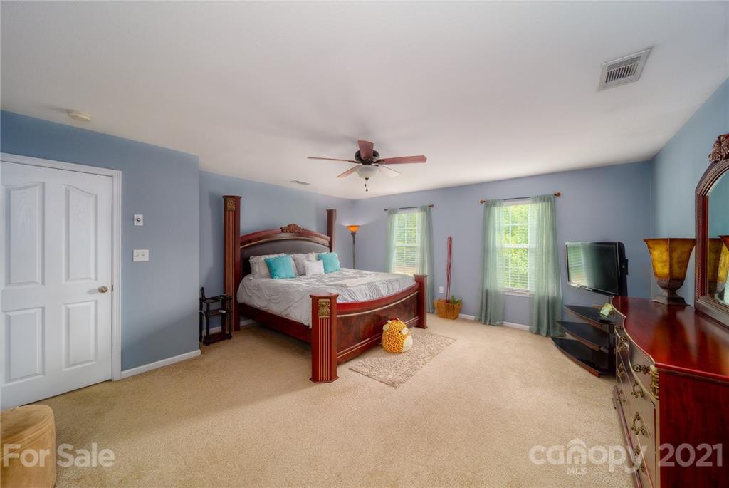 5511 Keener Ridge Road, Unit 70 Charlotte, NC 28216 - Photo 33 of 47 Gallery Image 33