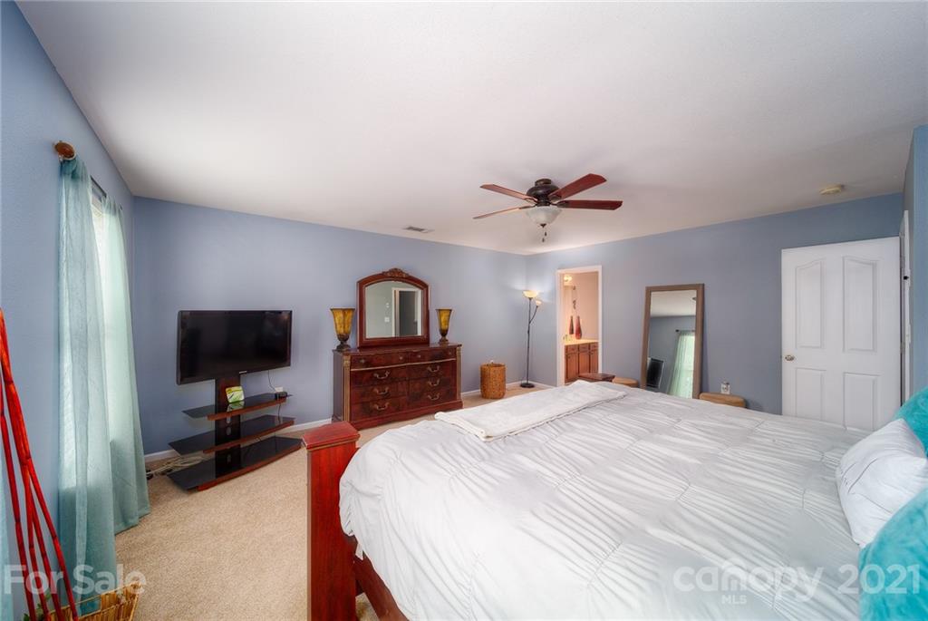5511 Keener Ridge Road, Unit 70 Charlotte, NC 28216 - Photo 35 of 47 Gallery Image 35
