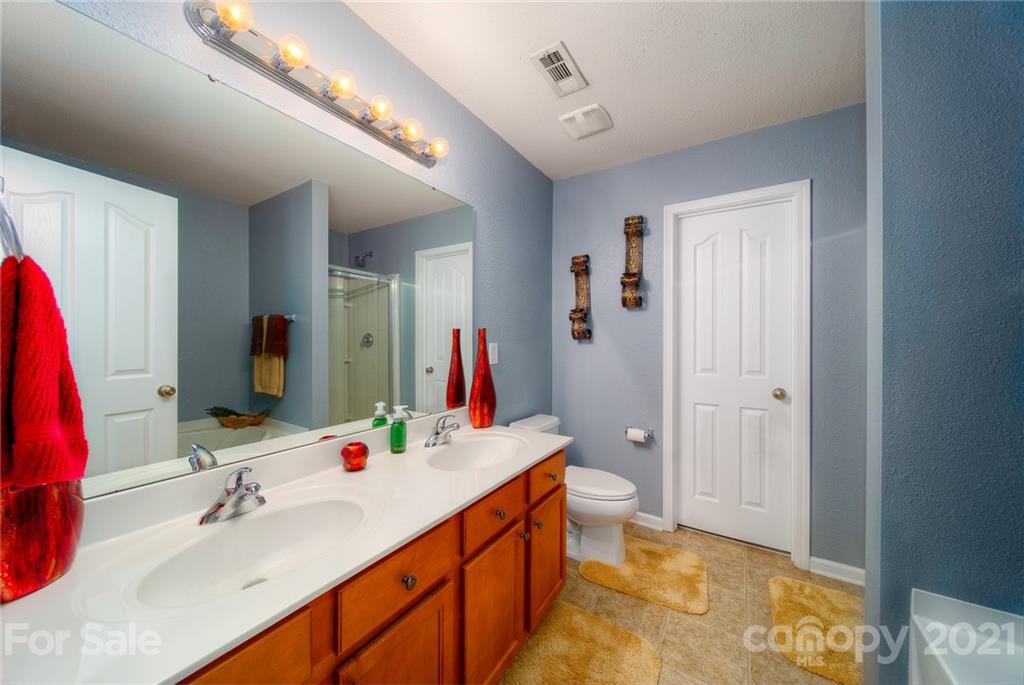 5511 Keener Ridge Road, Unit 70 Charlotte, NC 28216 - Photo 37 of 47 Gallery Image 37