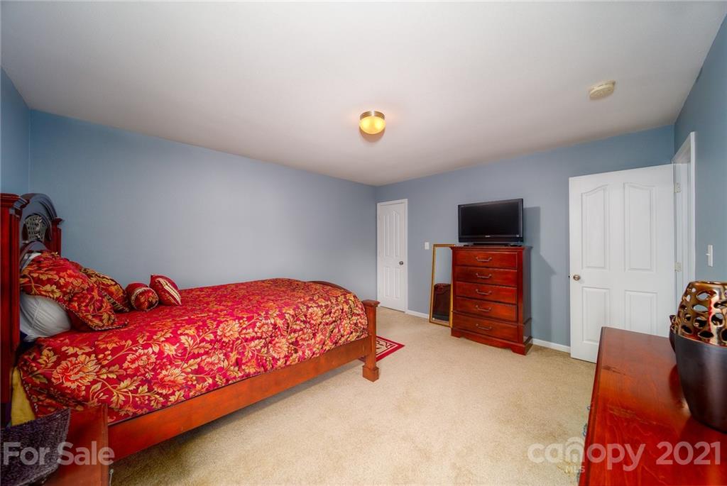 5511 Keener Ridge Road, Unit 70 Charlotte, NC 28216 - Photo 43 of 47 Gallery Image 43