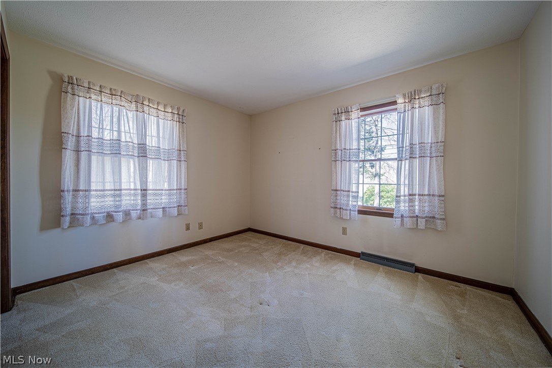 5592 Lockwood Road Madison, OH 44057 - Photo 17 of 28