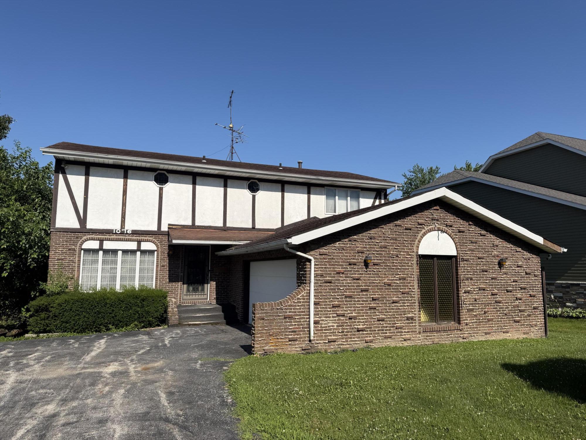 1076 Shoreline Road Crown Point, IN 46307 - Photo 1 of 37 2000x1500