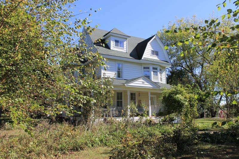 221 South Winsted Street Spring Green, WI 53588 - Photo 2 of 82