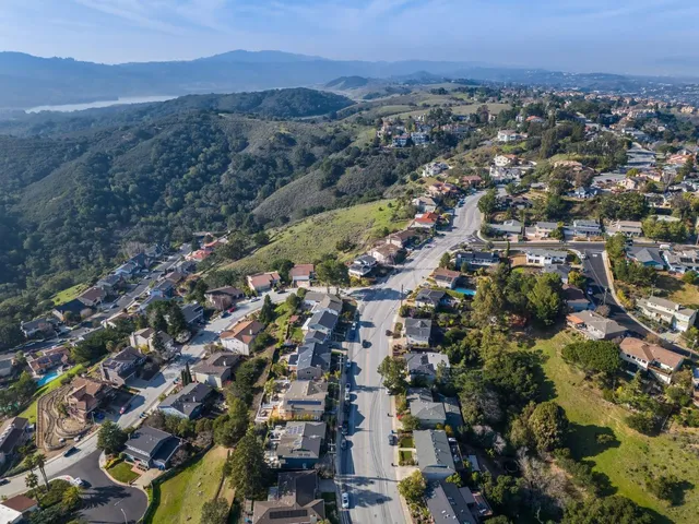 $2,798,000 | 915 Crestview Drive, San Carlos, CA 94070