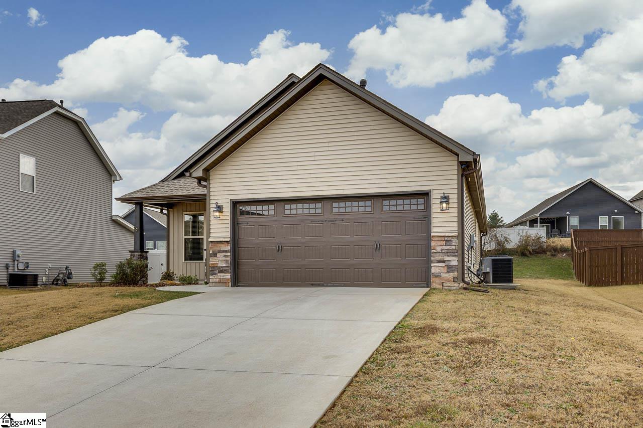 18 Forest Ridge Way Greenville, SC 29617 - Photo 2 of 37