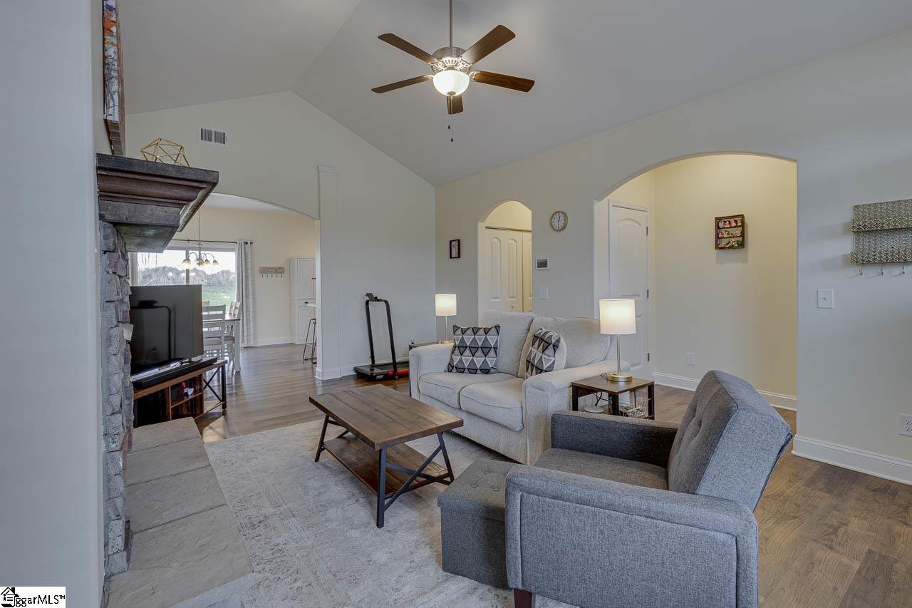 18 Forest Ridge Way Greenville, SC 29617 - Photo 8 of 37