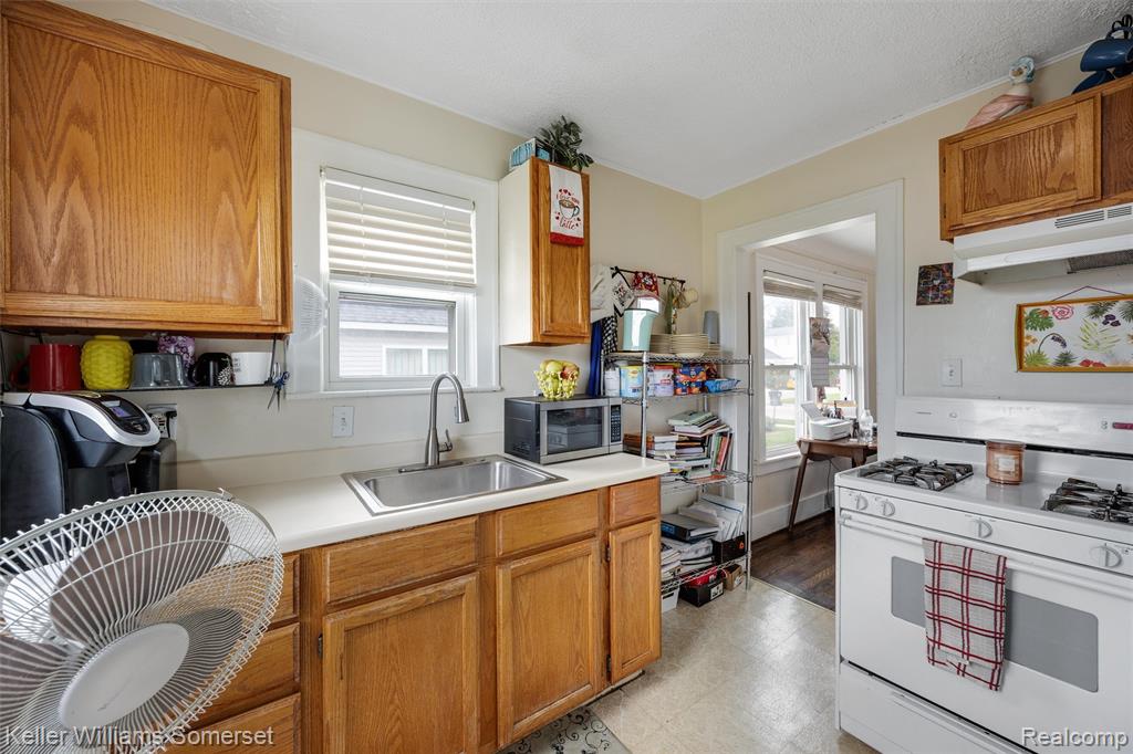 2960 Kenmore Road Berkley, MI 48072 - Photo 17 of 33