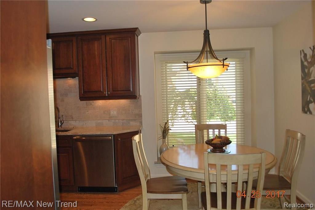 22195 River Ridge Trail Farmington Hills, MI 48335 - Photo 7 of 24