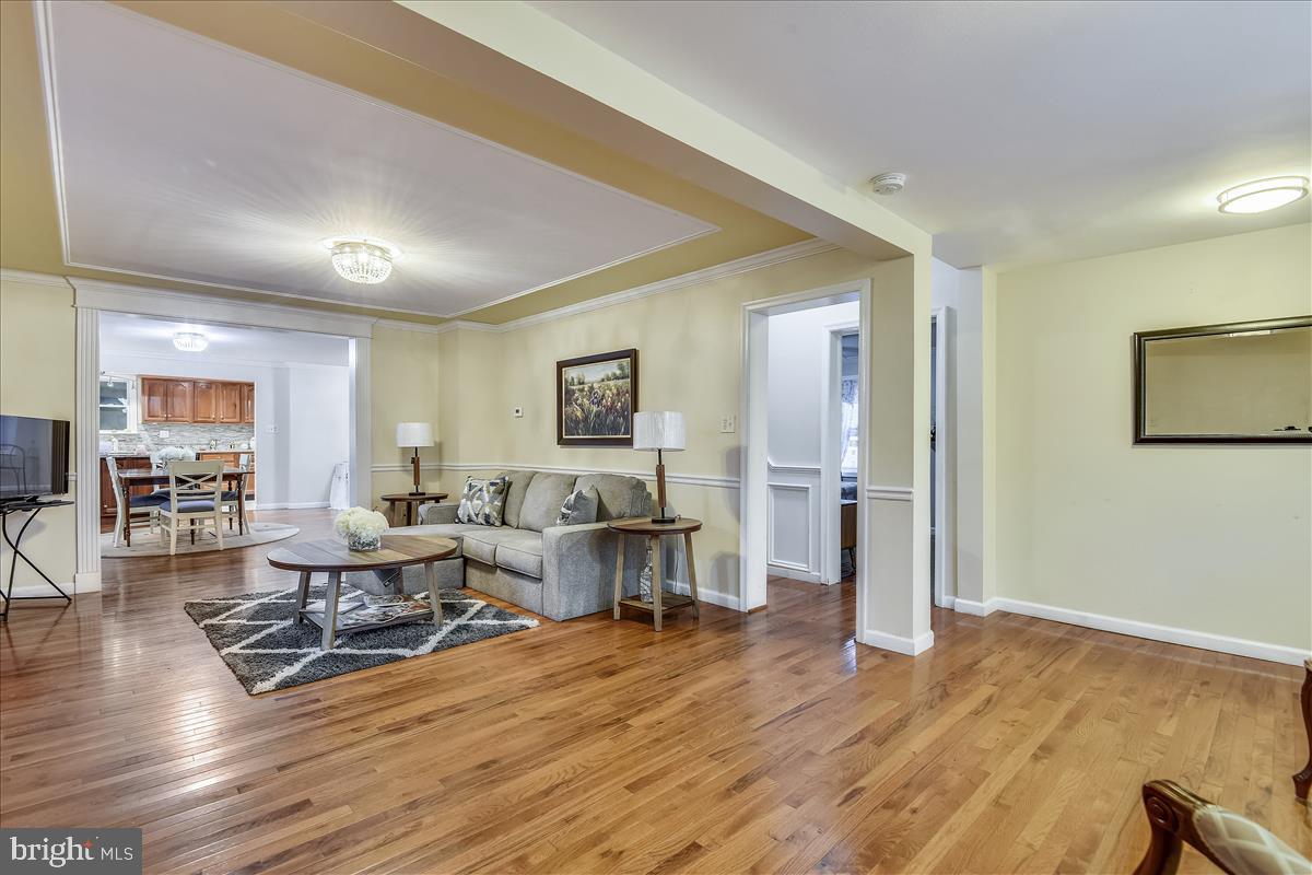 10730 Jones Road Kingsville, MD 21087 - Photo 3 of 33 Living Room