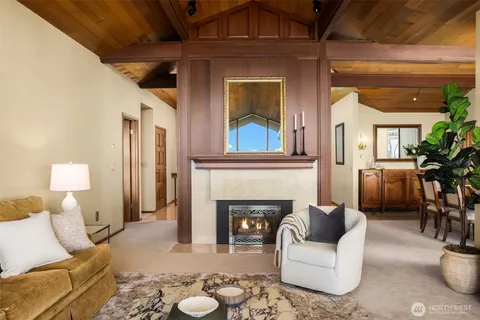 $4,950,000 | 9501 Northeast 13th Street, Clyde Hill, WA 98004