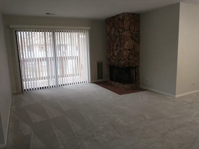 $2,500 | 905 Surrey Drive, Unit 2B, Schaumburg, IL 60193