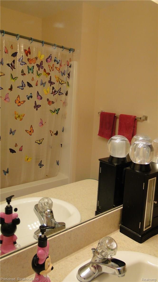 41496 Glade Road, Unit 58 Canton, MI 48187 - Photo 35 of 39 DSC07719.jpg