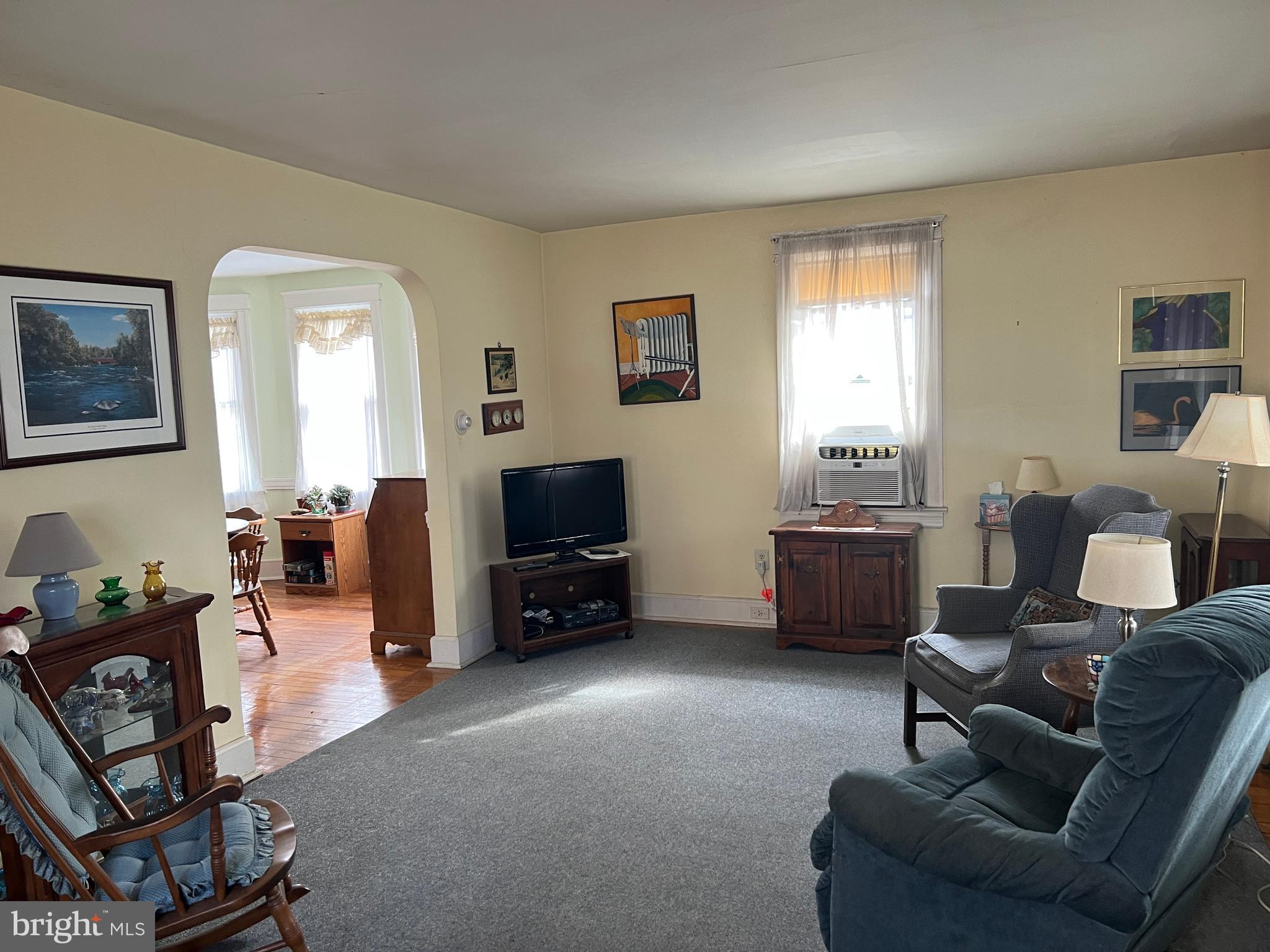 312 Hazel Avenue Delanco, NJ 08075 - Photo 5 of 96 living room