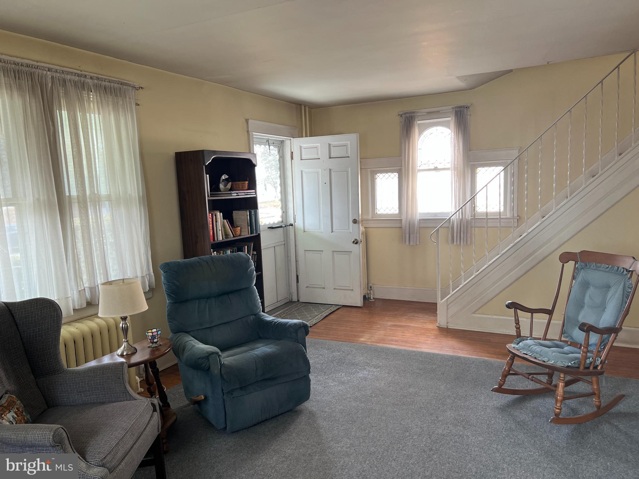312 Hazel Avenue Delanco, NJ 08075 - Photo 8 of 96 living room
