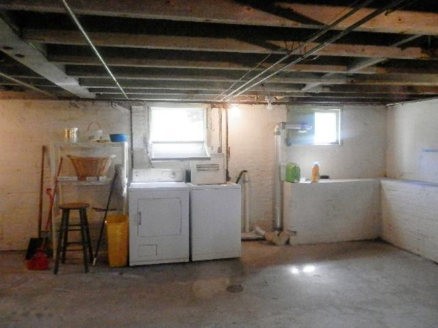 260 3rd Street Manistee, MI 49660 - Photo 25 of 32 264 Third St Laundry