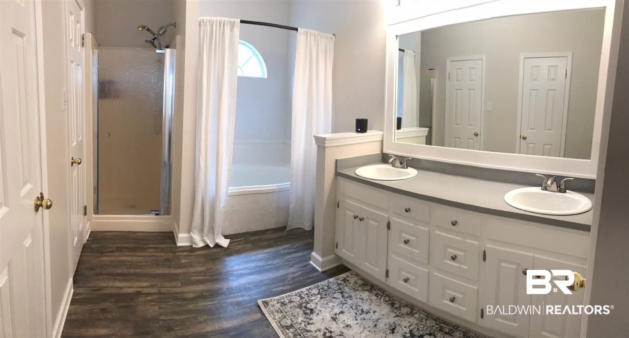 111 Meadowbrook Circle Daphne, AL 36526 - Photo 26 of 42 Master Bath