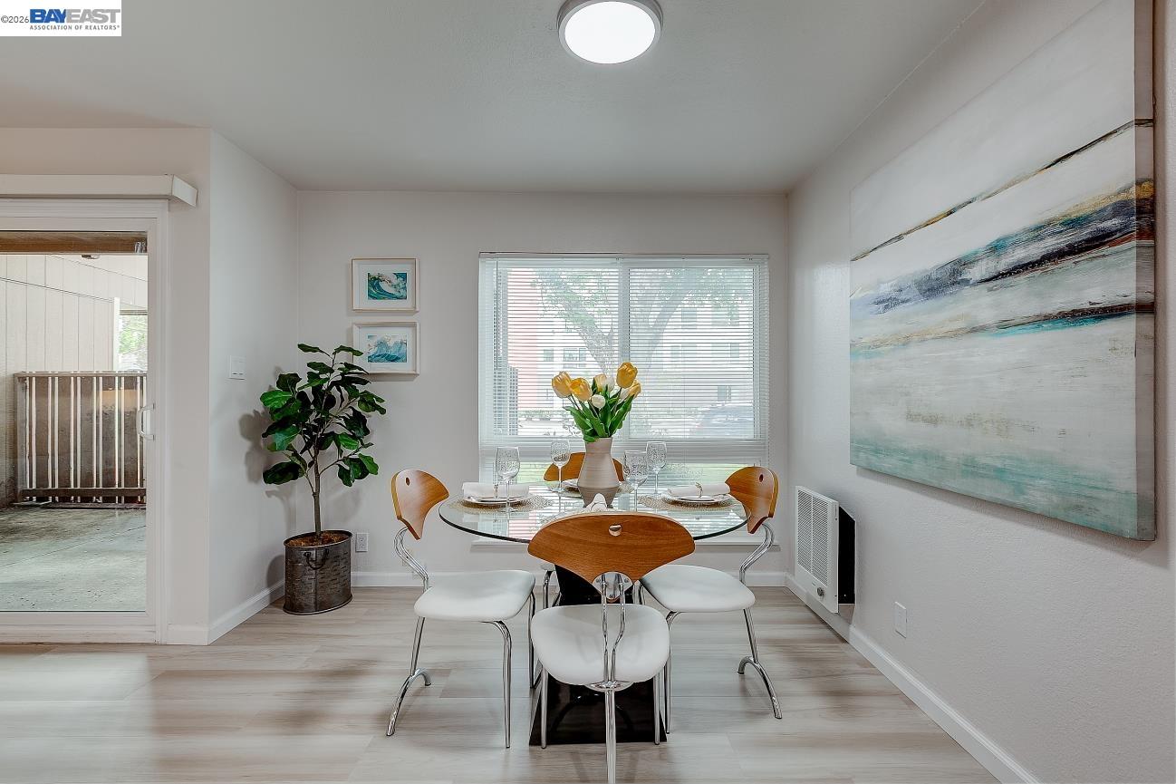 9005 Alcosta Boulevard, Unit 199 San Ramon, CA 94583 - Photo 20 of 57 a dining room with furniture and potted plants