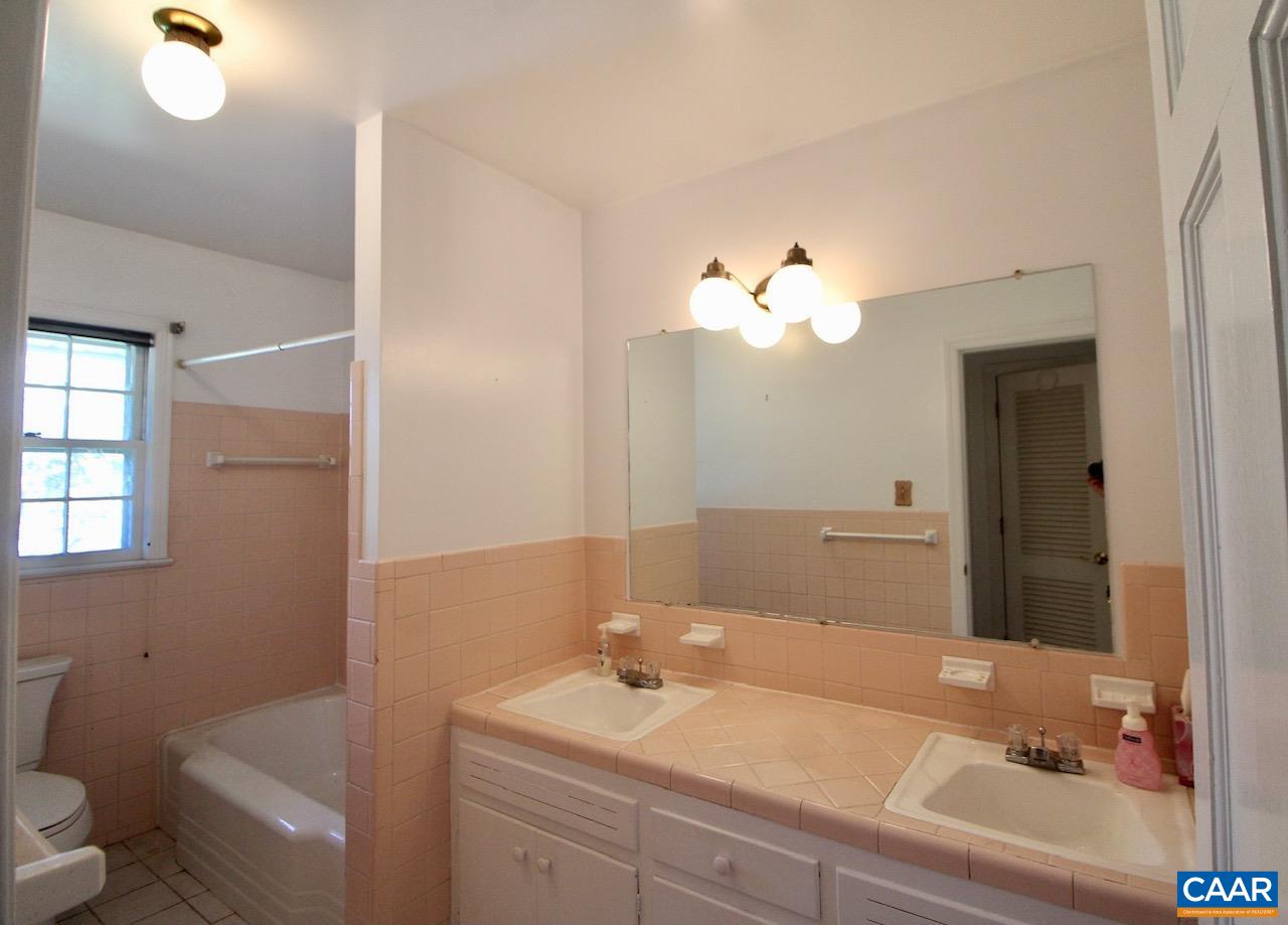 1625 Edgehill Road Waynesboro, VA 22980 - Photo 17 of 29 Gallery Image 17