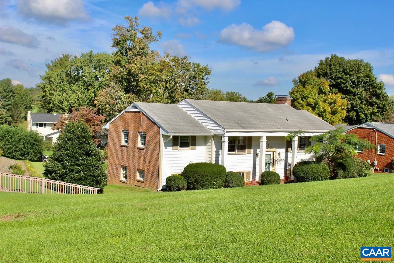 1625 Edgehill Road Waynesboro, VA 22980 - Photo 2 of 29 Gallery Image 2