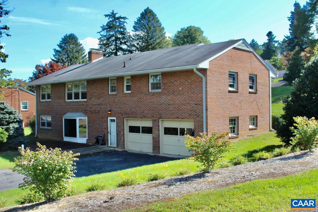 1625 Edgehill Road Waynesboro, VA 22980 - Photo 3 of 29 Gallery Image 3