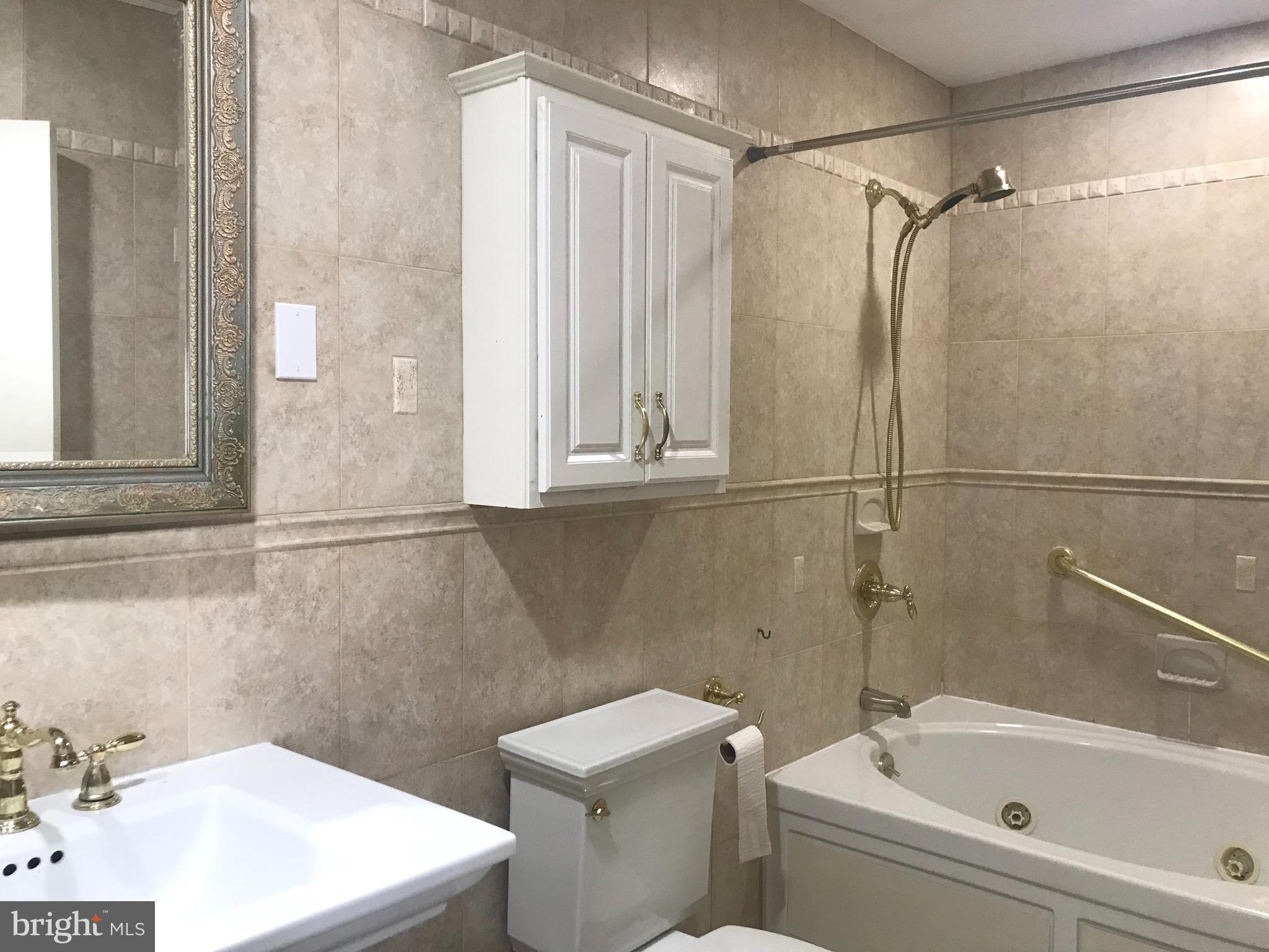 306 Andover Place Robbinsville, NJ 08691 - Photo 9 of 14 Bathroom