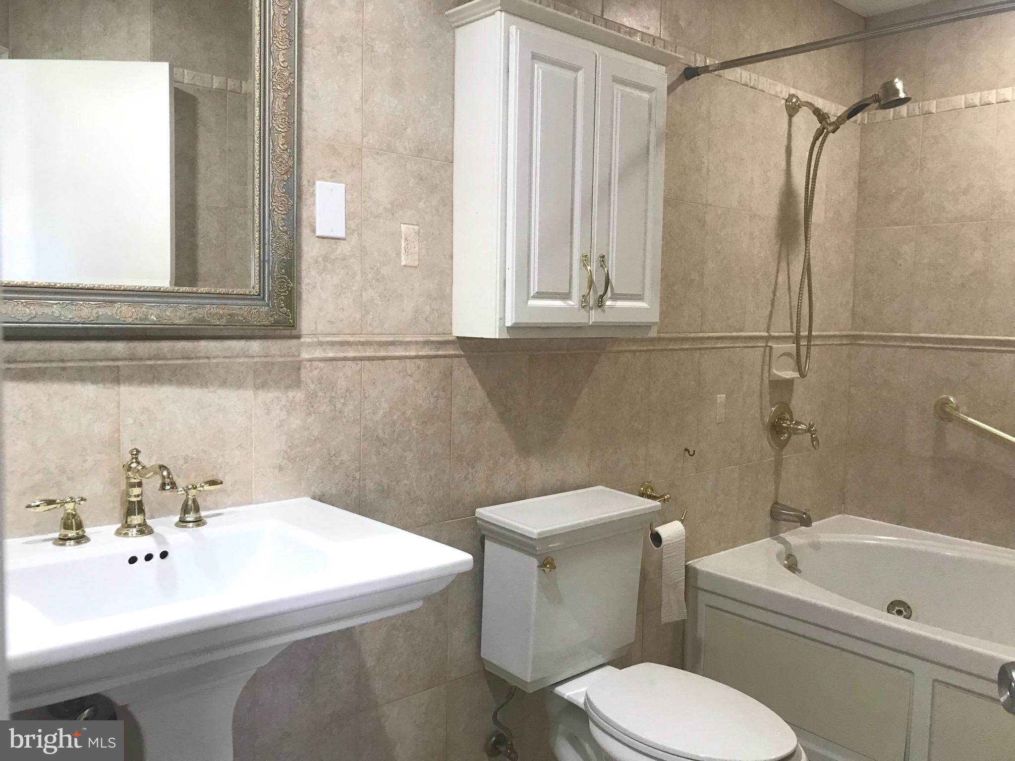 306 Andover Place Robbinsville, NJ 08691 - Photo 10 of 14 Bathroom