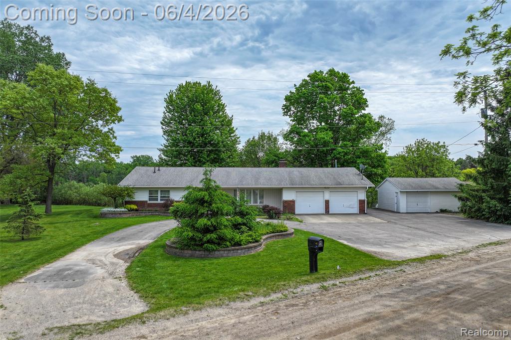 422 East Road Holly, MI 48442 - Photo 4 of 51